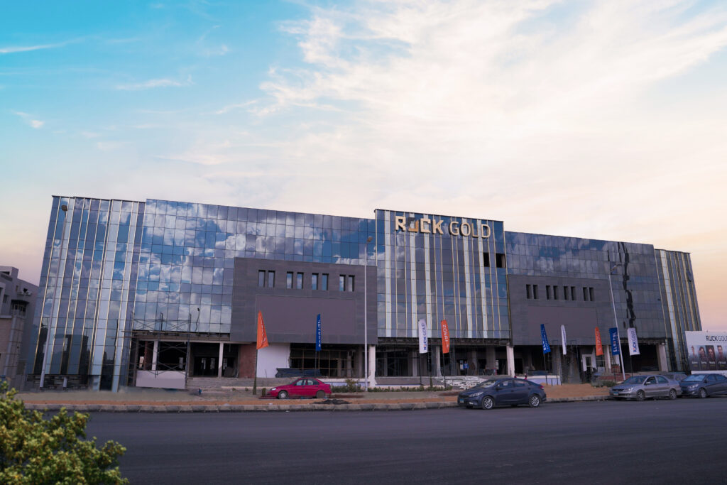 محلات للبيع في التجمع الخامس مجمع البنوك